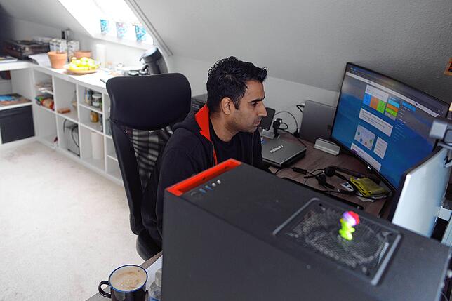 Navdeep Nurpuri arbeitet schon für den zweiten Arbeitgeber im Homeoffice.