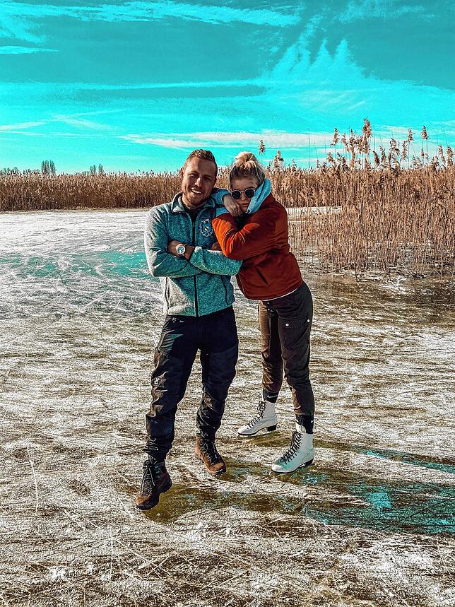 Antonia und Patrick beim Eislaufen auf dem Gnadensee.