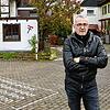 Die Fischenzstraße verkehrsberuhigen? Bloß nicht, findet Anwohner Thomas Martin. Die prekäre Situation in den Sommermonaten, wo der ...