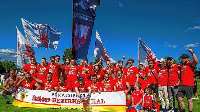 Der dritte Pokalsieg: Nach 2016 und 2017 gewann der FC Tiengen 08 durch einen fulminanten 8:1-Endspielsieg gegen den TuS Stetten zum ...