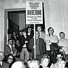 Vor allem in Tiengen war der Widerstand gegen den Zusammenschluss mit Waldshut groß, wie dieses Bild von einer Bürgerversammlung zeigt. ...