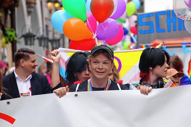 Bild 12: Der Überlinger CSD in Bildern, und dazwischen eine kleine Gruppe AfD