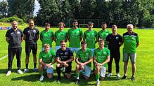 Das Trainerteam mit den vielen Neuzugängen (hinten von links) Trainer Benjamin Gallmann, Co-Trainer Jonas Schwer, Sebastian Sauter, ...