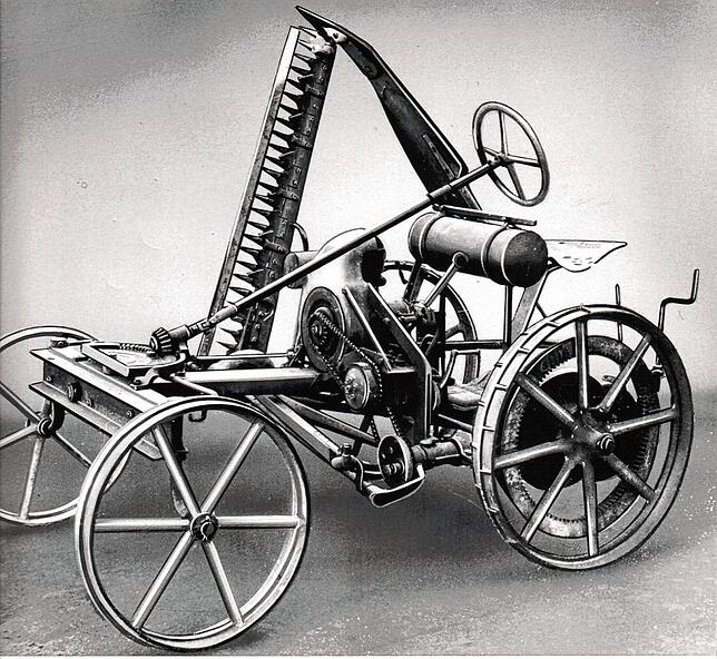 Mit solchen Mähmaschinen aus dem Jahr 1925 begann die Erfolgsgeschichte von Kramer.