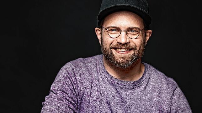 Kristo Sagor, 45, macht Theater für junges Publikum und Erwachsene. Seine Stücke wurden vielfach ausgezeichnet, etwa mit dem ...