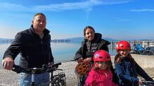 Christoph Kratz, Eva Schneider und die Töchter Leonie und Amelie Schneider sind aus Reuetal in der Schweiz. Ihr Wohnmobil für den ...