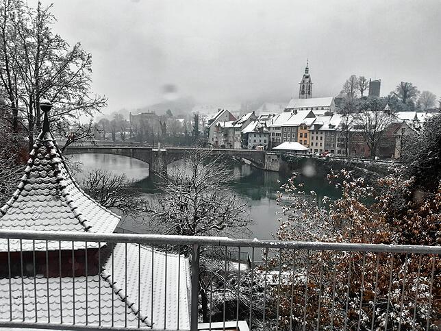 Laufenburg mit Blick auf die Rheinbrücke und Schweizer Laufenburg.