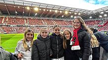 Mabell Muffler (2.v.l.) aus Großschönach erlebt mit ihren Mitspielerinnen Zoe Berger (links), Melina Manke und Kaja Hamborgstroem sowie ...