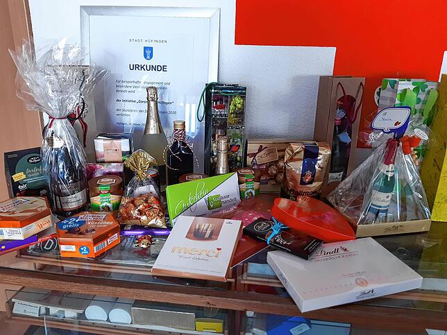 Eine tolle Rückmeldung: Für ihren unermüdlichen Einsatz hat das DRK-Team als Dank bereits zahlreiche Geschenke bekommen.