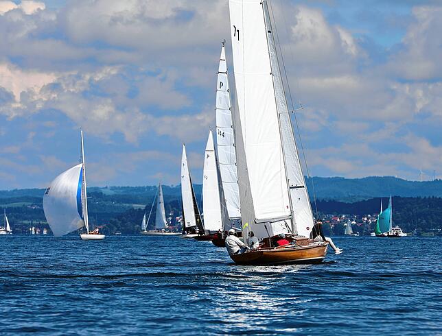 Bild 7: Dutzende Segelyachten im Konstanzer Trichter: Bilder der Regatten bei der Bodenseewoche