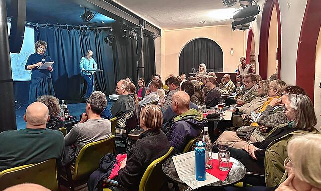 Hauptversammlung des Culturvereins Caserne im „Atrium“ im Oktober 2024. Noch-Vorsitzende Brigitte Meßmer verliest den Bericht des ...