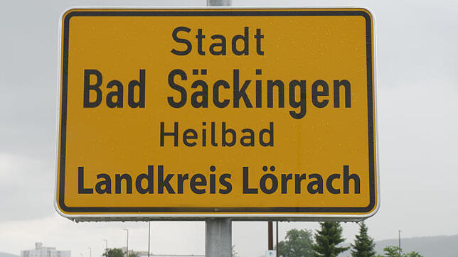 Das neue Ortsschild für die Kurstadt nach dem Säxit existiert bereits, allerdings nur als Fotomontage. Bildmontage: Kipar/Schönlein
