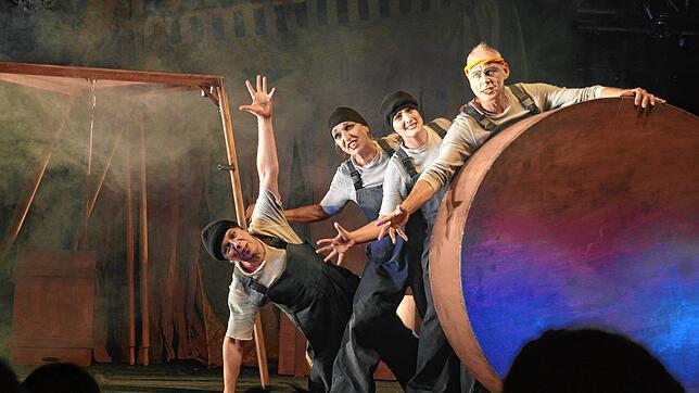 Sehr frei nach Homer: Das NN Theater Köln begeisterte das Publikum beim Kulturufer mit seiner Interpretation der &bdquo;Odyssee&ldquo;.