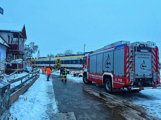 Etwa auf Höhe des Gallusweges ist der Zug stehen geblieben und hat die Strecke für den weiteren Bahnverkehr blockiert.