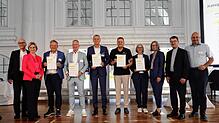 Peter Riegel (Dritter von links) mit den weiteren ausgezeichneten Unternehmern bei der Preisverleihung in Stuttgart.
