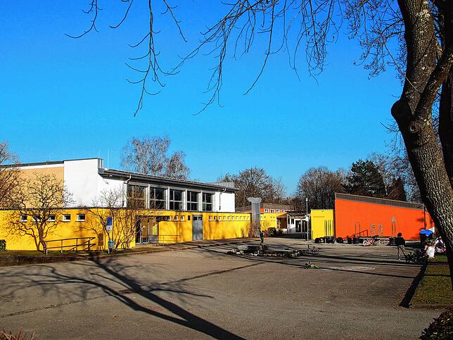 In Randegg sind die wichtigsten Einrichtungen auf einem Fleck versammelt: Grennzlandhalle, Grundschule und der Kindergarten Biberburg. ...
