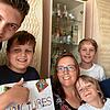 Sie freuen sich auf die Brettspiele im trauten Familienkreis: Maxi, Hansi, Sandra mit Benedikt, Falko und Markus Bossenmaier.