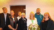 Das Team vom Dogerner Theaterverein um Vorsitzende Monika Karle (Vierte von rechts) freut sich auf die kommende Spielsaison (von links): ...