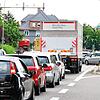 Gegen den täglichen Stau in Bad Säckingen (wie ihn unser Archivbild zeigt) und Waldshut könnte eine vierspurige A98 helfen. Davon ...