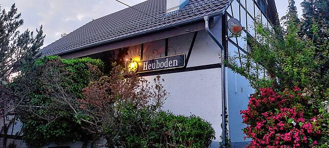 Von außen auf den ersten Blick eher unscheinbar: Der Heuboden in Wollmatingen direkt an der Radolfzeller Straße. Hier gibt es ...