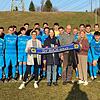 Spende für Frauen und Kinder: Die Fußballer des SV Buch überreichten nach dem 4:2-Sieg gegen den VfB Waldshut einen Scheck über 500 Euro ...