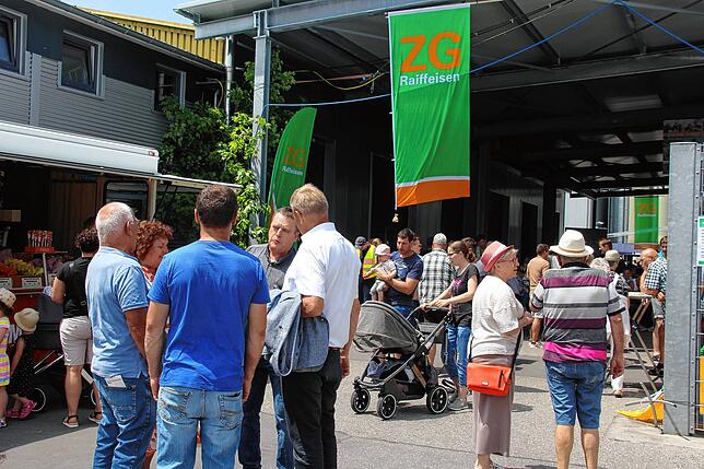 Mit einem Tag der offenen Tür und verkaufsoffenem Sonntag weihte die Raiffeisen Zentralgenossenschaft in Mühlhausen die neue Siloanlage ein.