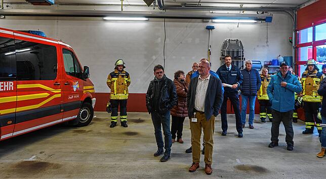 Angeschaut: Die Wehrer Gemeinderäte bekamen von den Feuerwehrleuten einen umfassenden Überblick über den aktuellen Ausrüstungsstand ...