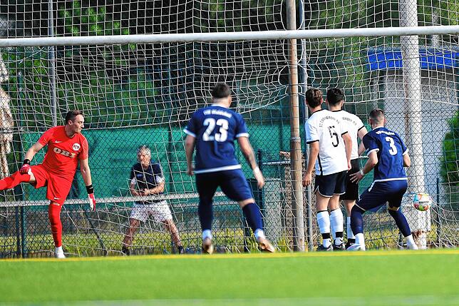 Bild 6: VfB Waldshut siegt im Hinspiel mit 1:0 gegen den FC Emmendingen &ndash; und wir haben Bilder!