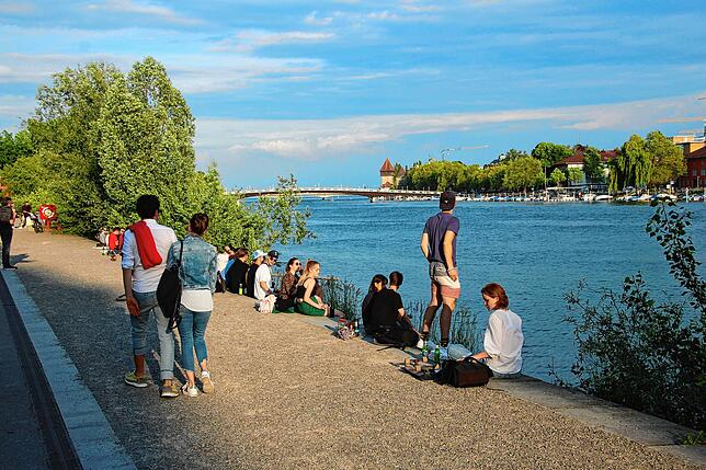 Am frühen Abend genossen die Menschen den herrlichen Seerhein.