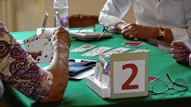 So sieht es auf dem Spieltisch beim Kartenspiel Bridge aus. Für das Kartenspielen gibt es viele gute Gründe.