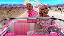 Der pinke Traum? Ryan Gosling als Ken and Margot Robbie als Barbie in einer Szene des Films &bdquo;Barbie&ldquo;.