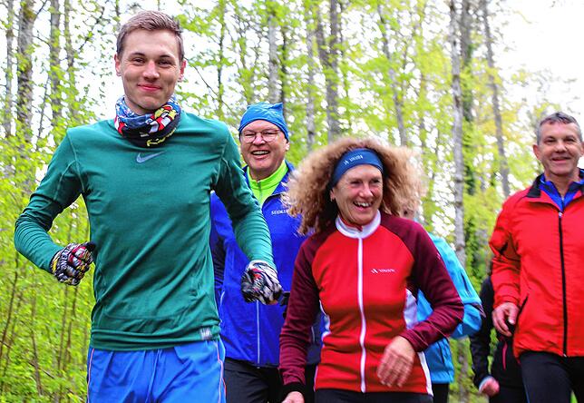 Tolle Sache, tolle Truppe, tolle Natur: Carl Stromann (links) freut sich, mit der Mittwochslaufgruppe des TVM eine neue Laufstrecken ...