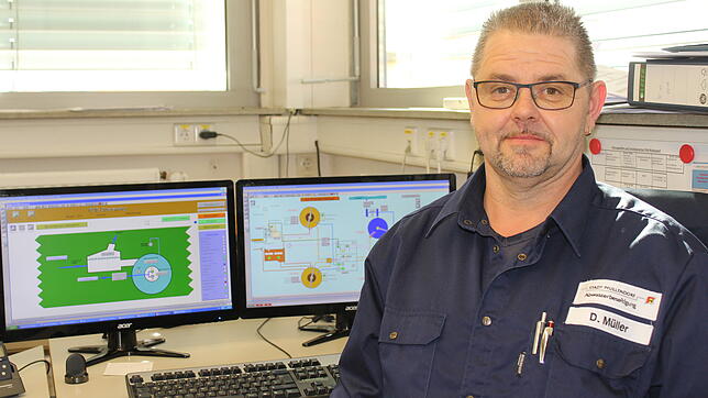 Abwassermeister Dieter Müller wacht mit den Mitarbeitern Vitali Kovenski, Alois Kaister und Waldemar Wunder über die Pfullendorfer ...