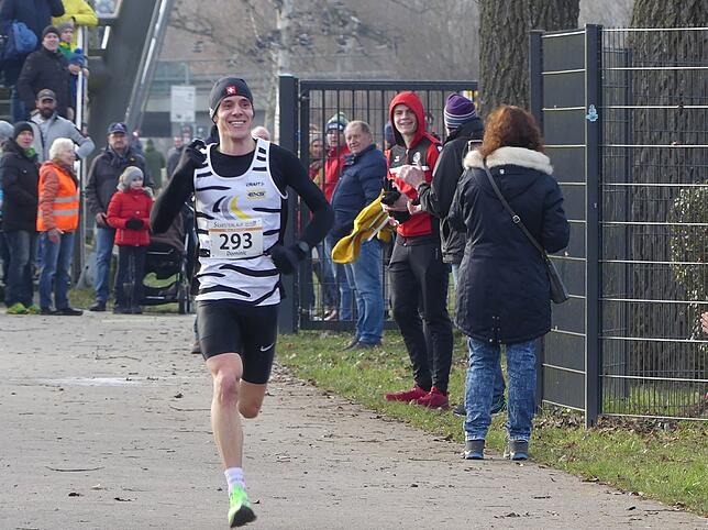 Dominic Müller, Sieger des Zehn-Kilometer-Laufs.