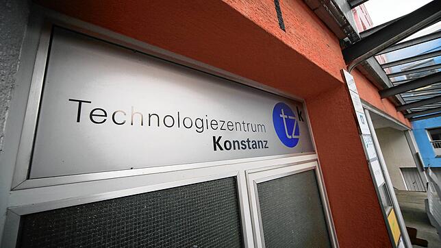 Ziehen hier bald Kindergartenkinder ein? Der Leiter des Konstanzer Jugend- und Sozialamts brachte das Technologiezentrum Konstanz als ...