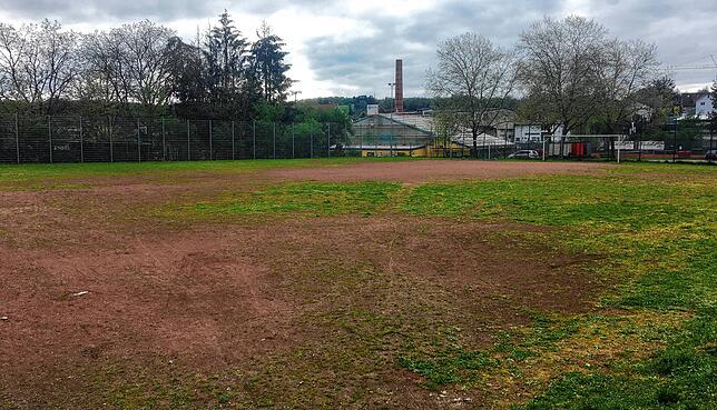 Bolzer, Kickplatz neben Frankenmattstadion, nur nach halb so groß nach Bau der Pumptrack-Anlage