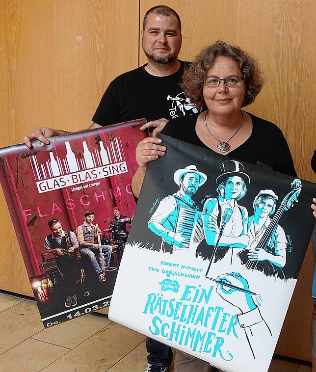 Christine Stanzel und Thomas Ays, Leiter des Tourismus- und Kulturamts, bei einer Vorstellung von „Kultur im Kursaal“.