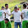 DJK-Trainer Tim Heine (mitte) weiß, dass das zweite Verbandsliga-Jahr für die Donaueschinger nicht einfach wird.