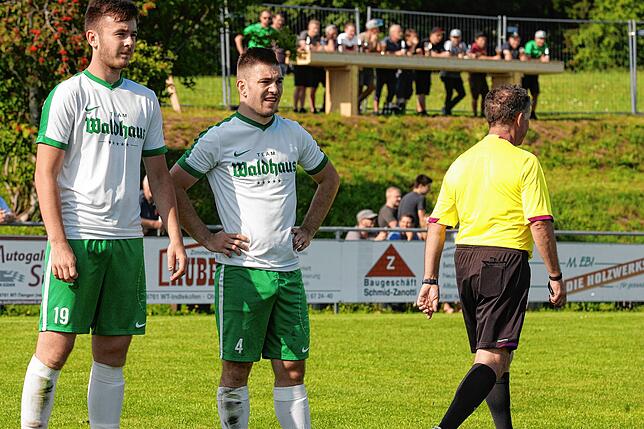 Bild 19: Aufsteiger SV Waldhaus gewinnt gegen den FC Grießen mit 2:1 &ndash; und wir haben die Bilder!