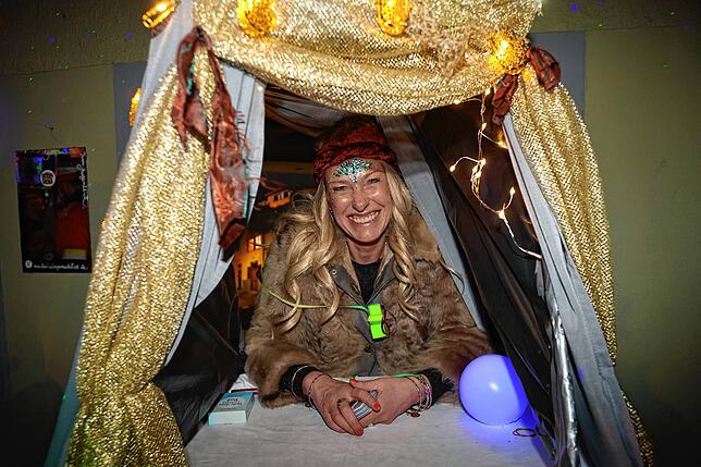 Bild 3: So glückselig wird am Rosenmontag in Konstanz weitergefeiert
