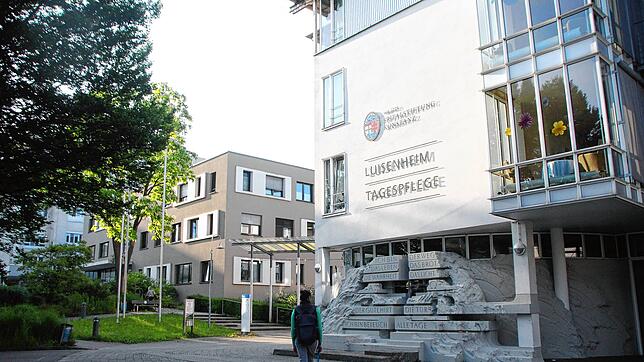 Die 24-Stunden-Pflege im Luisenheim ist bald Vergangenheit. Die Betten kommen ins Haus Weiherhof. Trotz Neubaus entstehen dort nur zehn ...