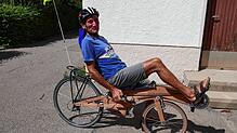 Martin Finslers Holzliegefahrrad ist ein echter Hingucker &ndash; funktionstüchtig und einzigartig.