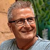 Trainer Ingo Kastler hat mit dem FC Singen 04 eine hohe Hürde vor sich: Am Samstag ist sein Team in Radolfzell gefordert.