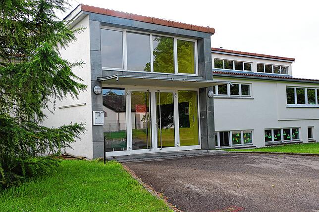 In die Grundschule in Burgweiler soll wieder Leben zurückkehren. Ab September will hier die Freie Schule Linzgau Unterricht anbieten.