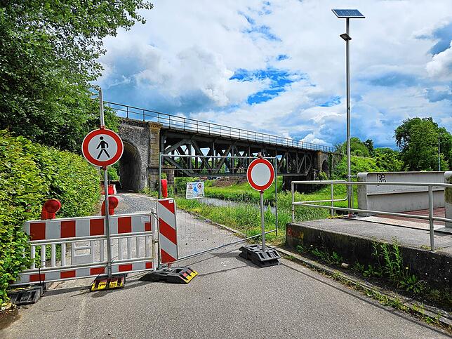 Unter anderem wird die alte Eisenbahnbrücke über die Wutach in Oberlauchringen erneuert.