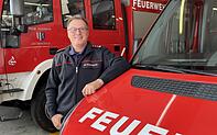 Seit 25 Jahren ist Stefan Kienzler (hier im Gerätehaus) Kommandant der Gottmadinger Feuerwehr. Er ist stolz auf seine Mannschaft, die ...
