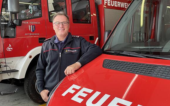 Seit 25 Jahren ist Stefan Kienzler (hier im Gerätehaus) Kommandant der Gottmadinger Feuerwehr. Er ist stolz auf seine Mannschaft, die ...
