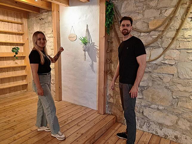 Für das Regionale wurde die ehemalige Scheune in einen Gastraum verwandelt, wie Sarah Nutz und Timo Sprenger bei einem ersten Blick in ...