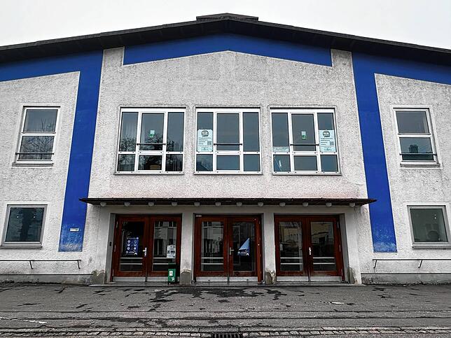 Alte Turn- und Festhalle in Friedrichshafen, Scheffelstraße, Sporthallen, Januar 2024
