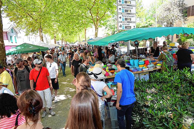 Bild 4: Der Flohmarkt geht in den Endspurt: Konstanz und Kreuzlingen sind voll mit begeisterten Besuchern